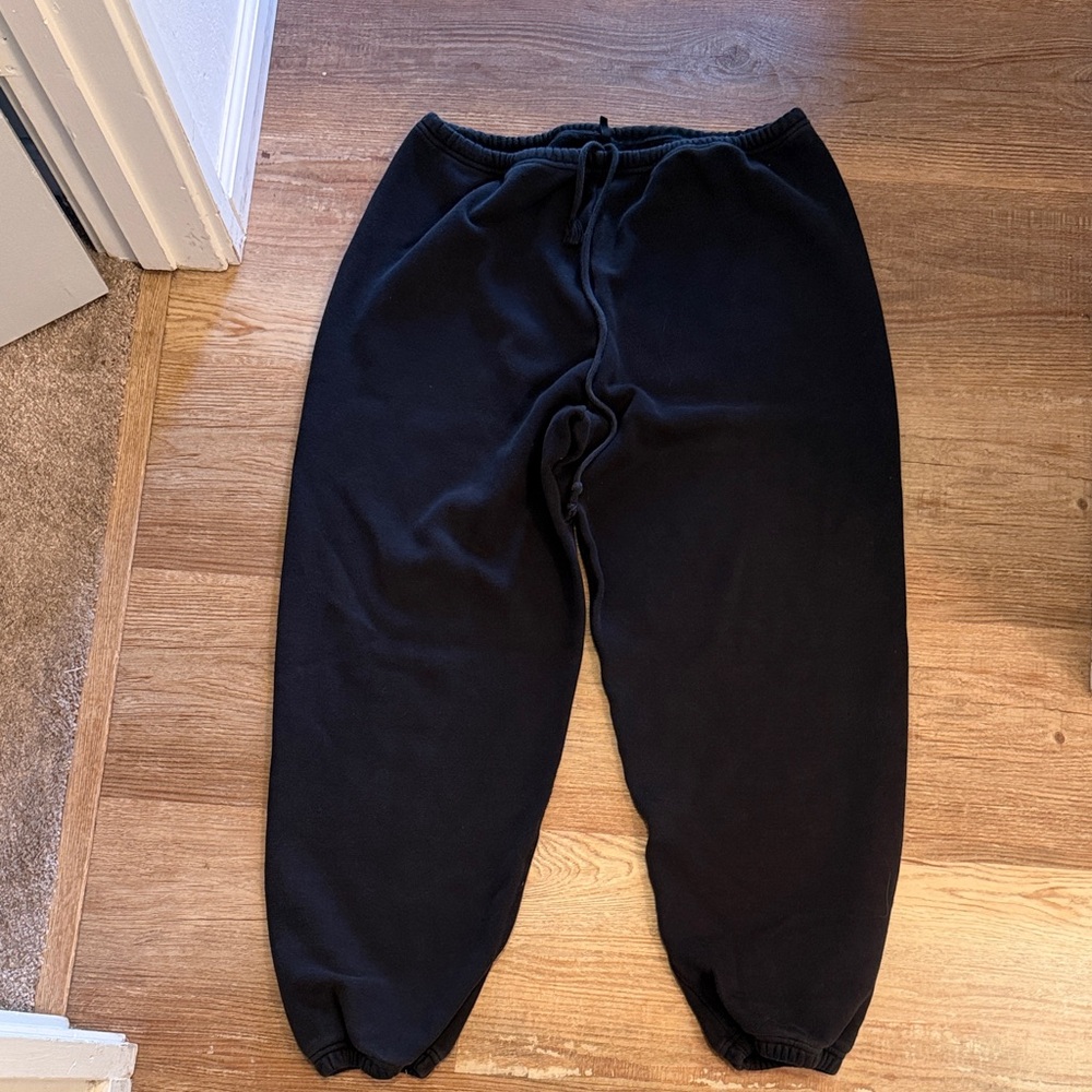SKIMS Black sweat pants size L